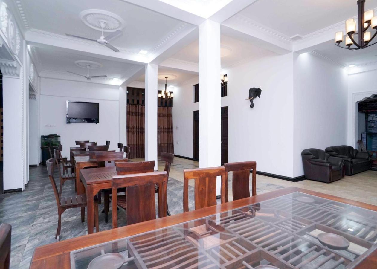 Shirantha Hotel Galle Esterno foto